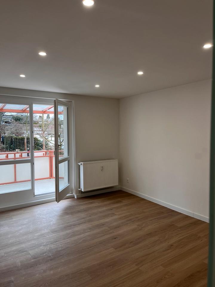 Thumbnail-Erstbezug 3 Raum Wohnung 09337 Hot