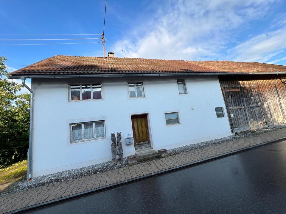 Thumbnail-Bauernhof Innerorts mit großem Grund