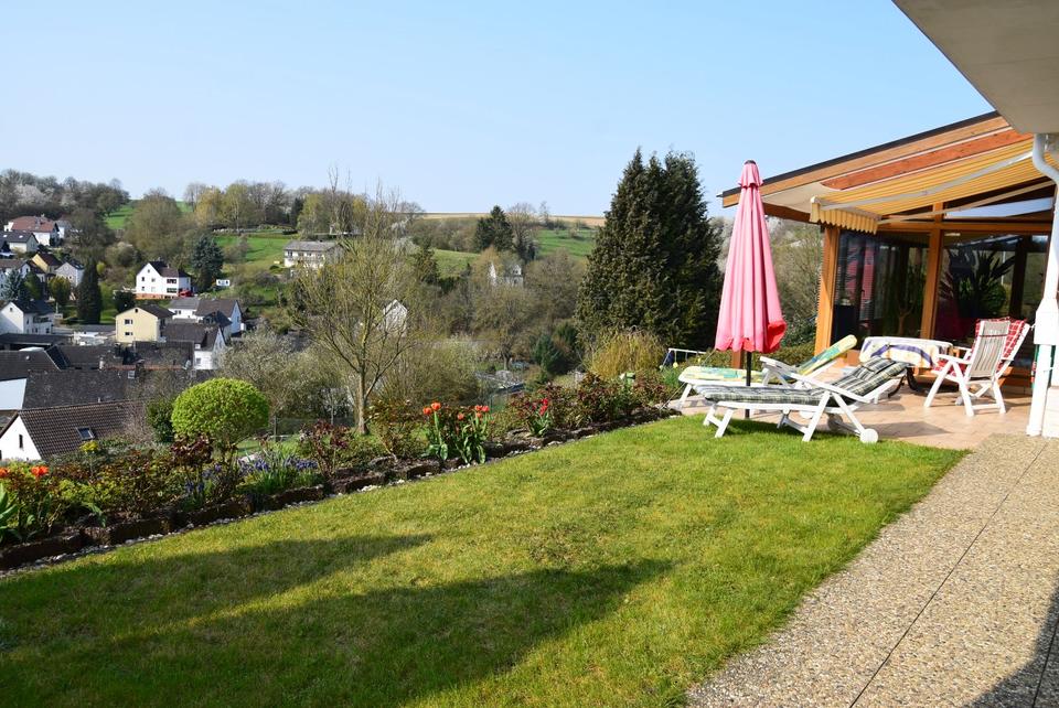 Thumbnail-Großes Haus mit 3 Wohneinheiten großem Garten und toller Aussicht