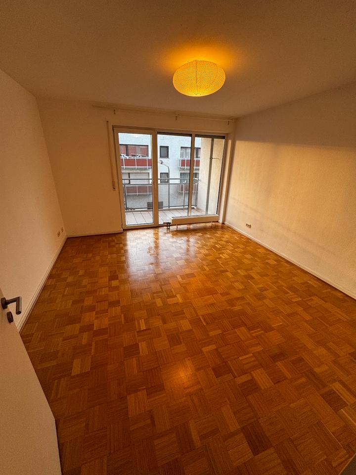 Thumbnail-2 Zimmer Wohnung mit Einbauküche und Balkon in zentraler Lage Niederrad