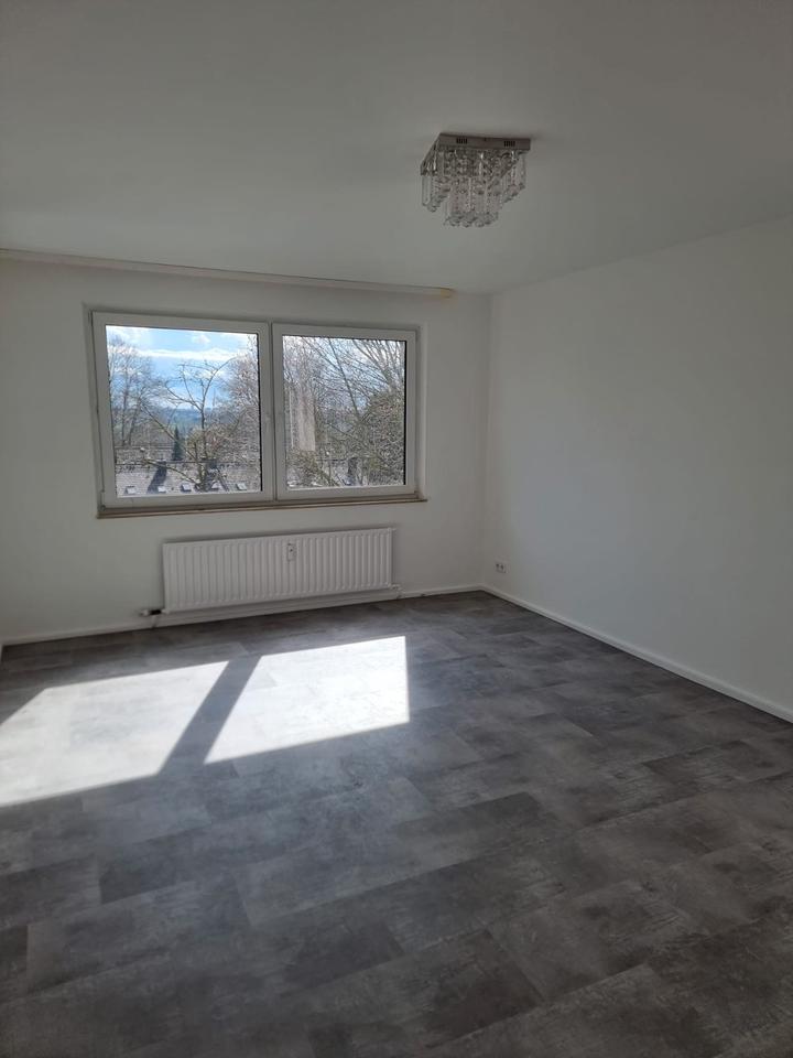 Thumbnail-Frisch modernisierte 5 Zimmer Wohnung ! Ohne Provision!