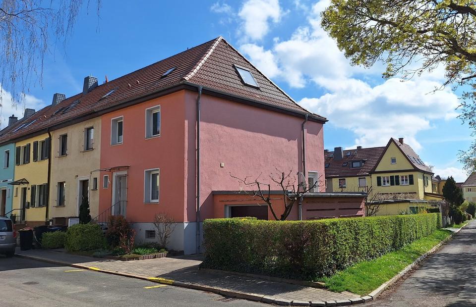 Thumbnail-Reihenendhaus mit 6 Zimmern, Küche, Bad, Terrasse, Garage, Garten