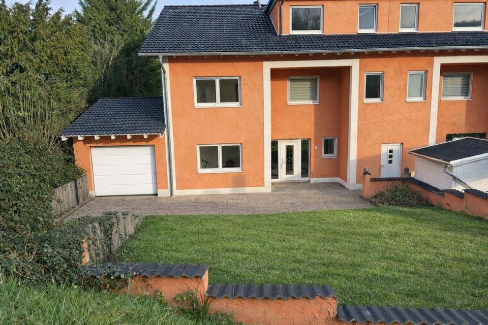 Thumbnail-Schönes WG Zimmer in 285m2 Haus in ruhiger Lage