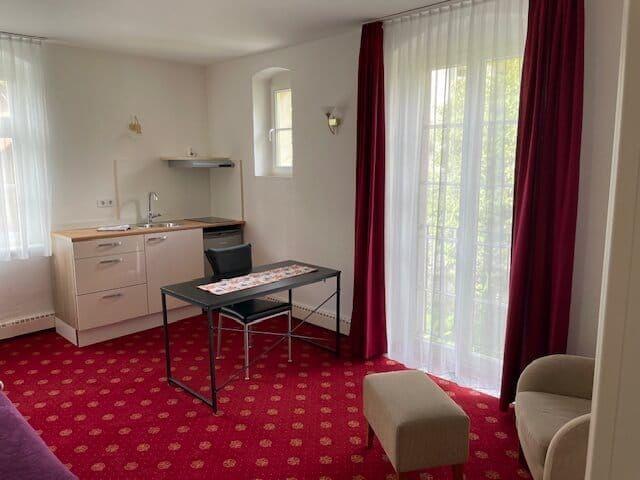 Thumbnail-✿ Villa Loschwitz ► Apartment mit Gartenblick 25m² ab Oktober ► , Voll möbliert, Wasser, Strom, Heizung und Internet sind in der Miete enthalten. Einfach einziehen.