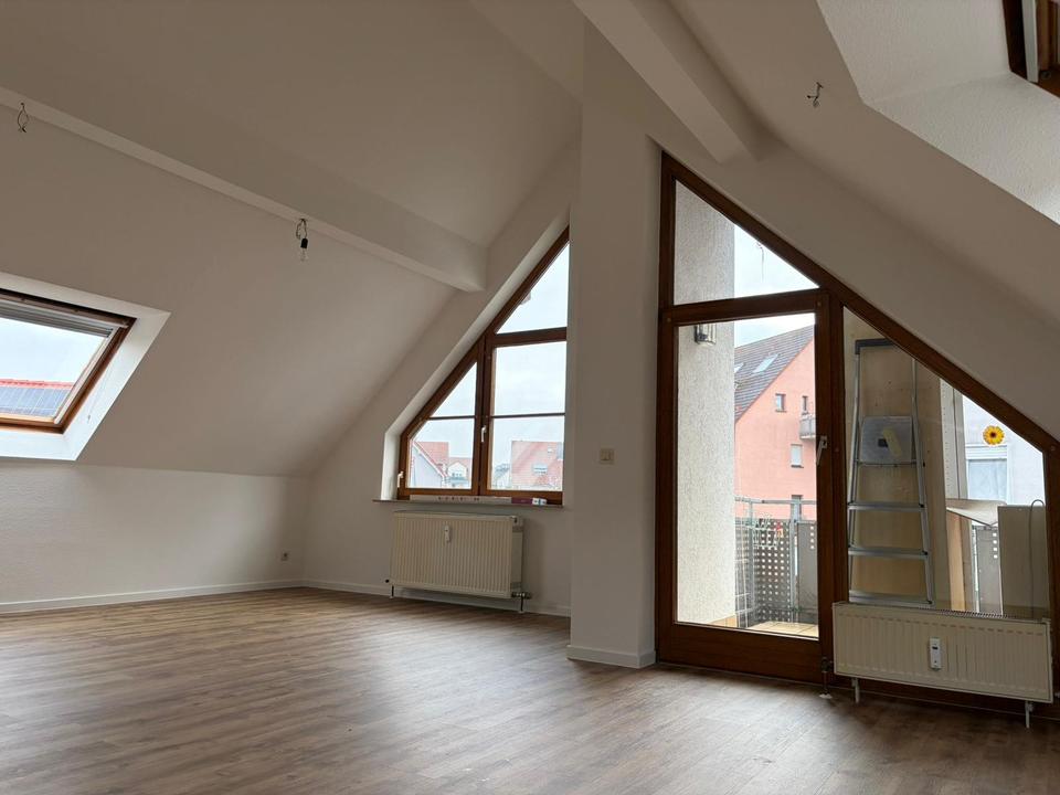 Thumbnail-Attraktive 2,5 Zimmer-DG-Wohnung mit Balkon, EBK und Kfz-Abstellp