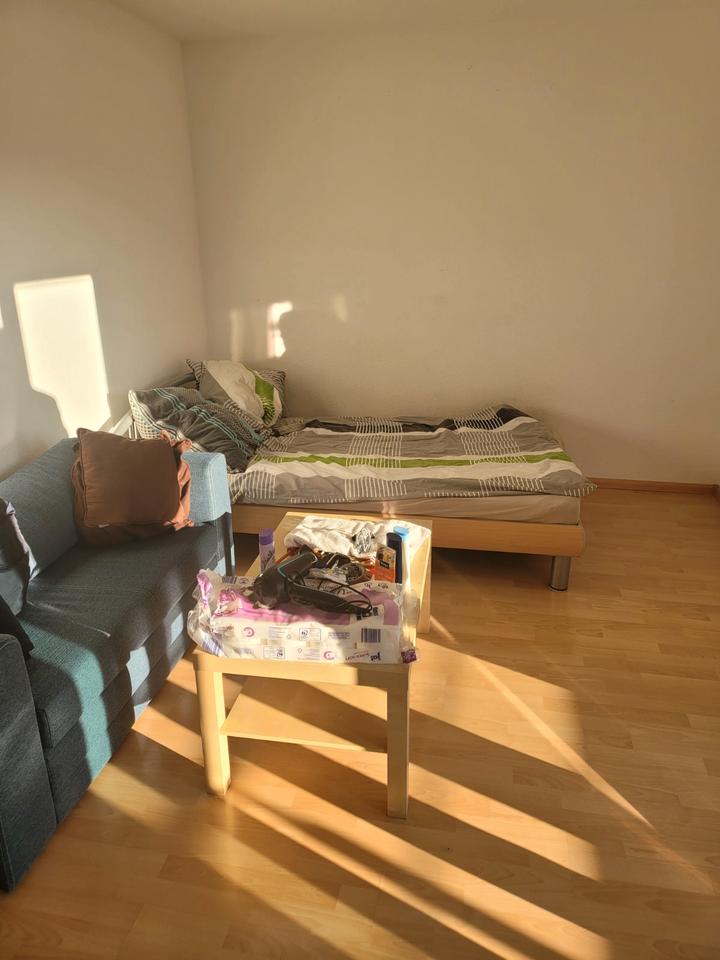 Thumbnail-Sunny Furnished 1-Room Apartment with Balcony