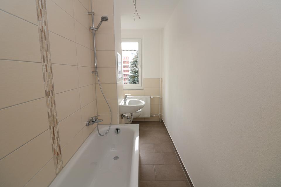 Thumbnail-Auf Wolke 7…helle 2-RW mit Wanne u. Balkon!!!