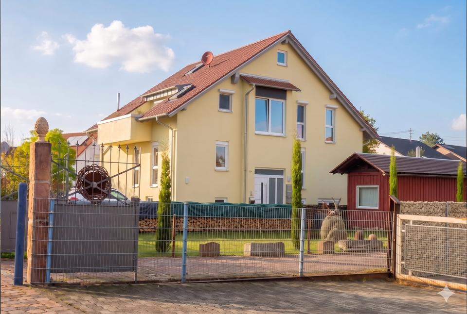 Thumbnail-Hochwertiges Zweifamilienhaus mit möglichem Ausbaupotenzial