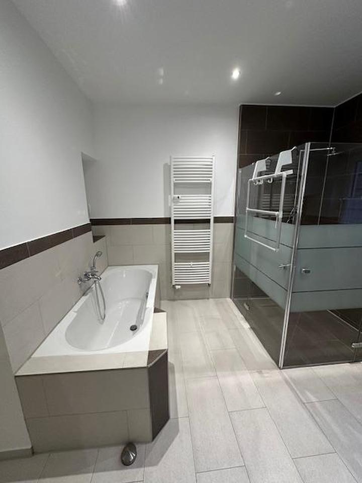 Thumbnail-Wunderschön renovierte 2 Zimmer Wohnung 70m² inkl. EBK Gäste WC Luxusbad!