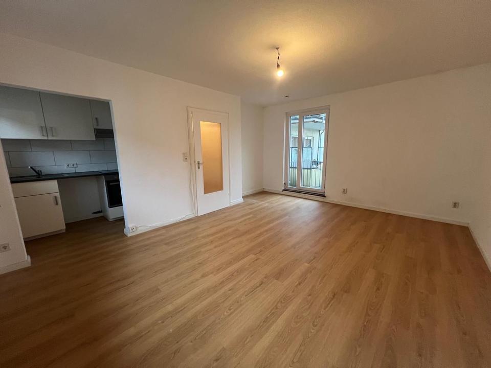 Thumbnail-Wohnung Zentral mit Balkon, Bremen Neustadt, zum 1.04.