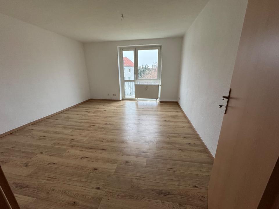 Thumbnail-Helle 3-Raum-Wohnung mit Balkon im Herzen von Eilenburg