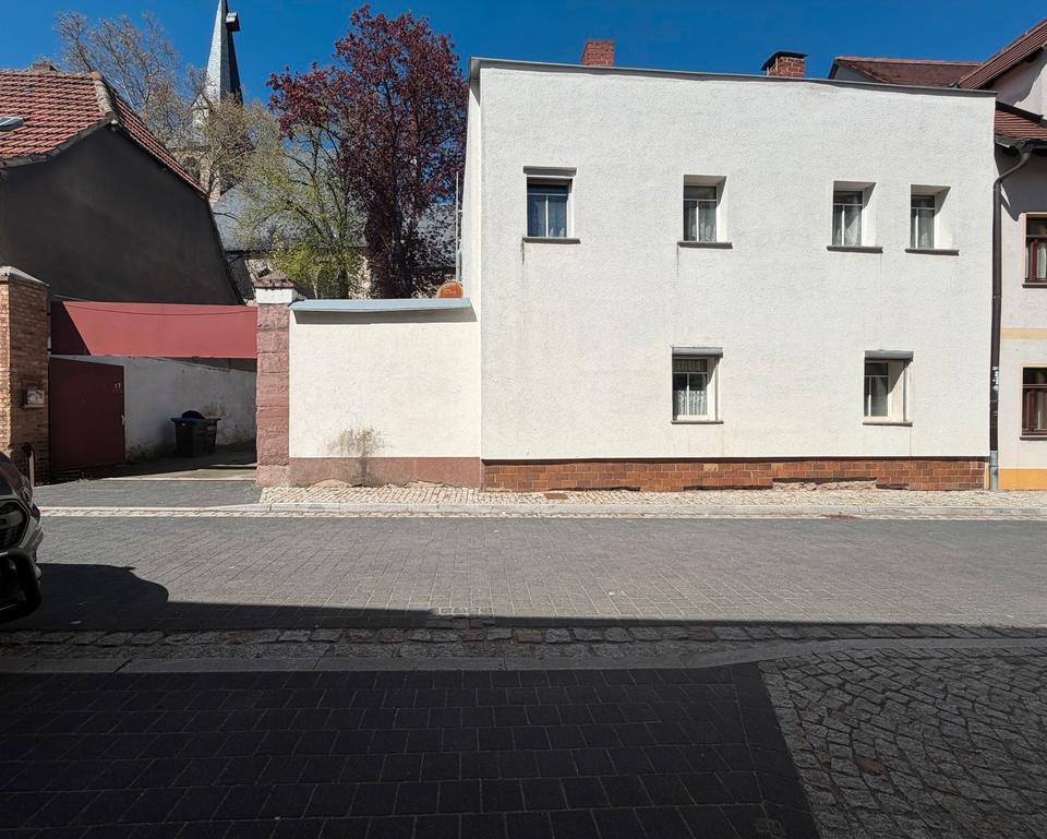 Thumbnail-Provisionsfreies Einfamilienhaus mit 4 Garagen