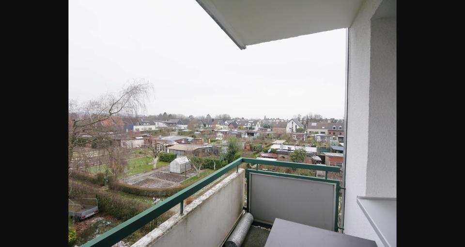 Thumbnail-Stilvolle, gepflegte 3-Raum-Wohnung mit Balkon in Ac-Forst, WG-geeignet