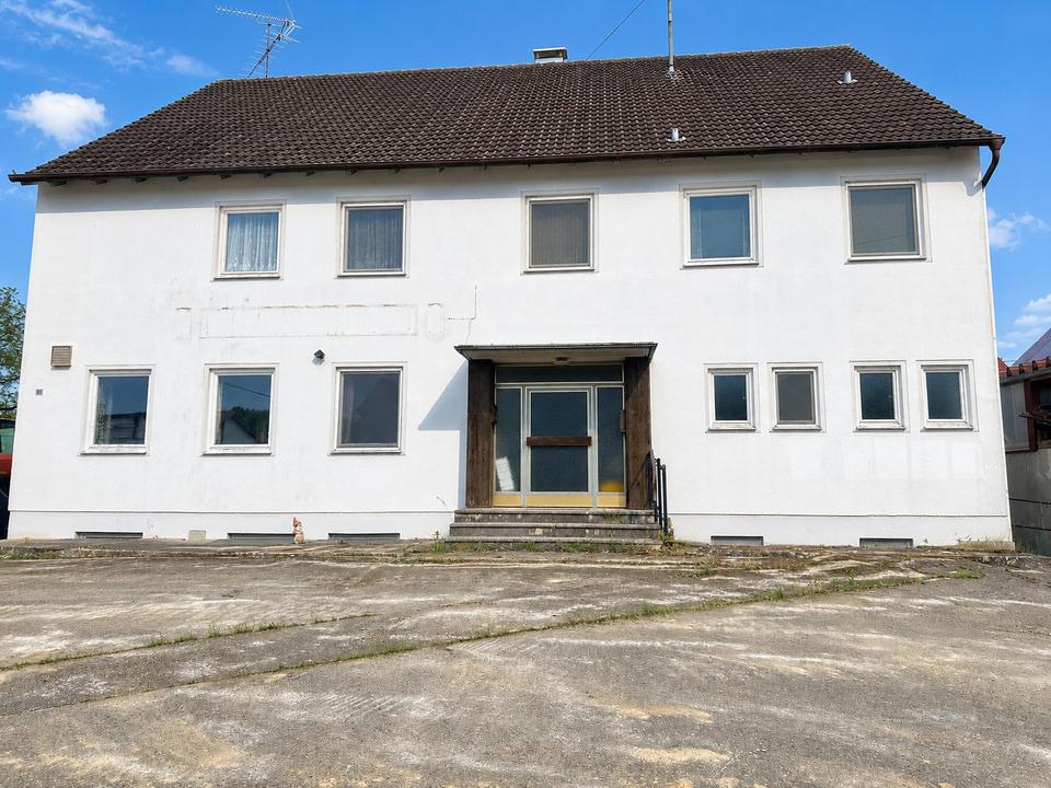 Thumbnail-Alte Gaststätte mit dem großen voll eingeschlossenen Grundstück