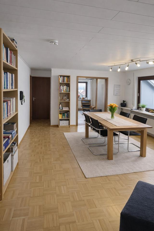 Thumbnail-Helle 5-Zimmer-Wohnung mit Dachbalkon