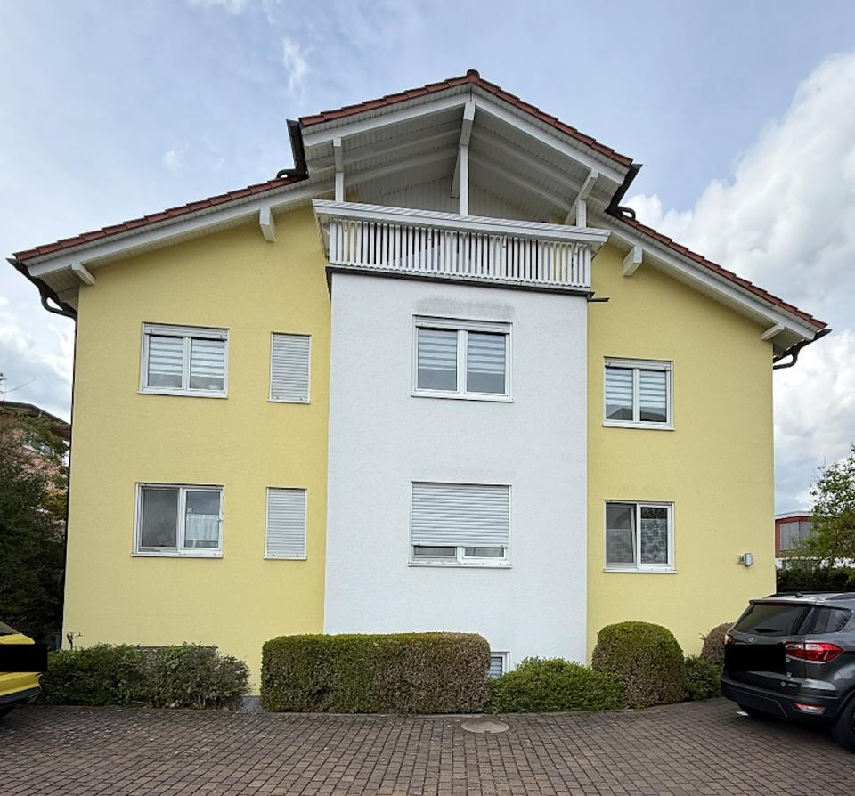 Thumbnail-Zwei helle DG-Wohnungen mit 2 Zimmern auf 41 qm mit Stellplatz +Balkon + und toller Aussicht zu vermieten
