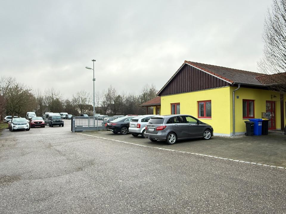 Thumbnail-Autohaus Büro Ausstellungsflächen Gewerbegrundstück Autoplatz