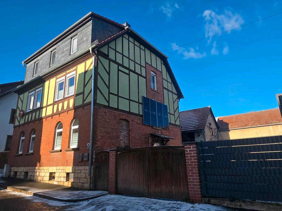 Thumbnail-Zweifamilienhaus mit Potenzial für Handwerker