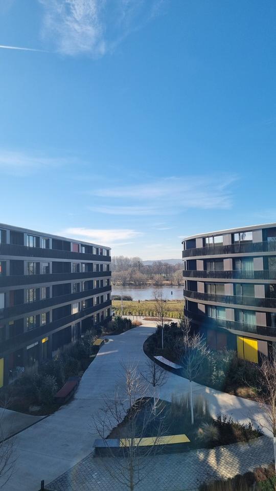 Thumbnail-Anschauen, Staunen, Einziehen. Vollmöbliert Leben im Marina Garden.