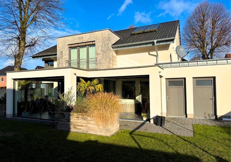 Thumbnail-Modernes Wohnhaus mit 200 m² Wohnfläche, Kamin & Garten (Miete)