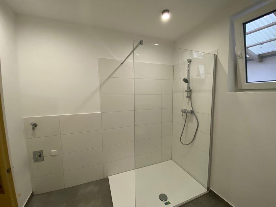 Thumbnail-Großzügige 2-Zimmer-Wohnung mit Wintergarten in Ortsrandlage