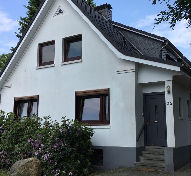 Thumbnail-Hausteil mit 2 Wohnungen für Gestalter mit Potenzial; tolle Lage!