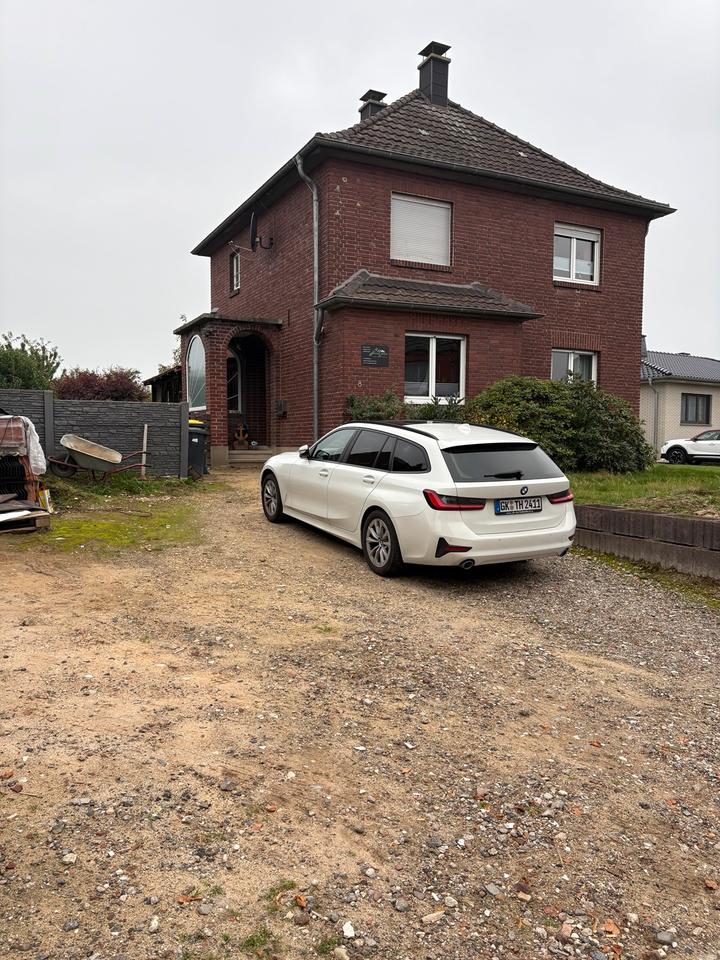 Thumbnail-Gemütliches Einfamilienhaus mit Doppelgarage und Pool