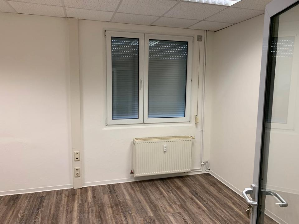 Thumbnail-BüroGewerbeflächeLager mit großem Zugang
