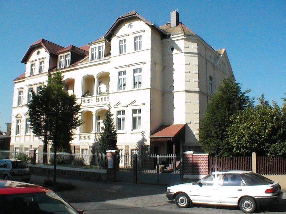 Thumbnail-In dieser Villa werden drei Wohnungen für Mieter angeboten