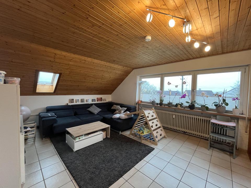 Thumbnail-Großzügige Dachgeschosswohnung mit Dachloggia in ruhiger Lage