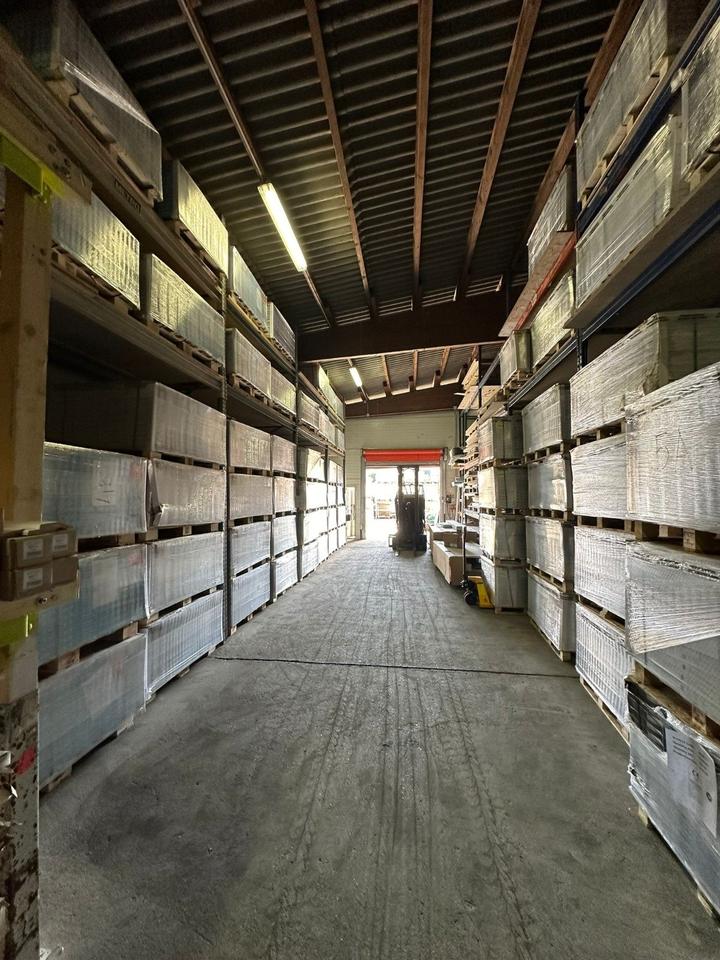 Thumbnail-Lagerhalle mit Hochregal zu vermieten