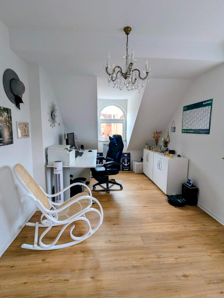 Thumbnail-Geräumige 94m², renovierte 3 Raum Wohnung mit Küche und Balkon