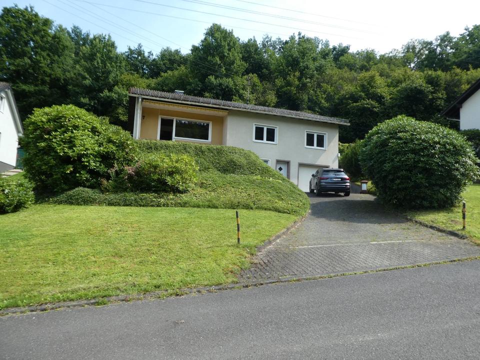 Thumbnail-EFH im Bungalowstil. Freistehend, sehr gepflegt und modernisiert.