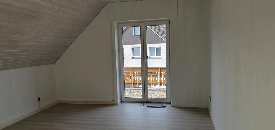 Thumbnail-Ubbedissen, 2 ZKB Dachgeschoss, ca. 63 qm, 800 WM