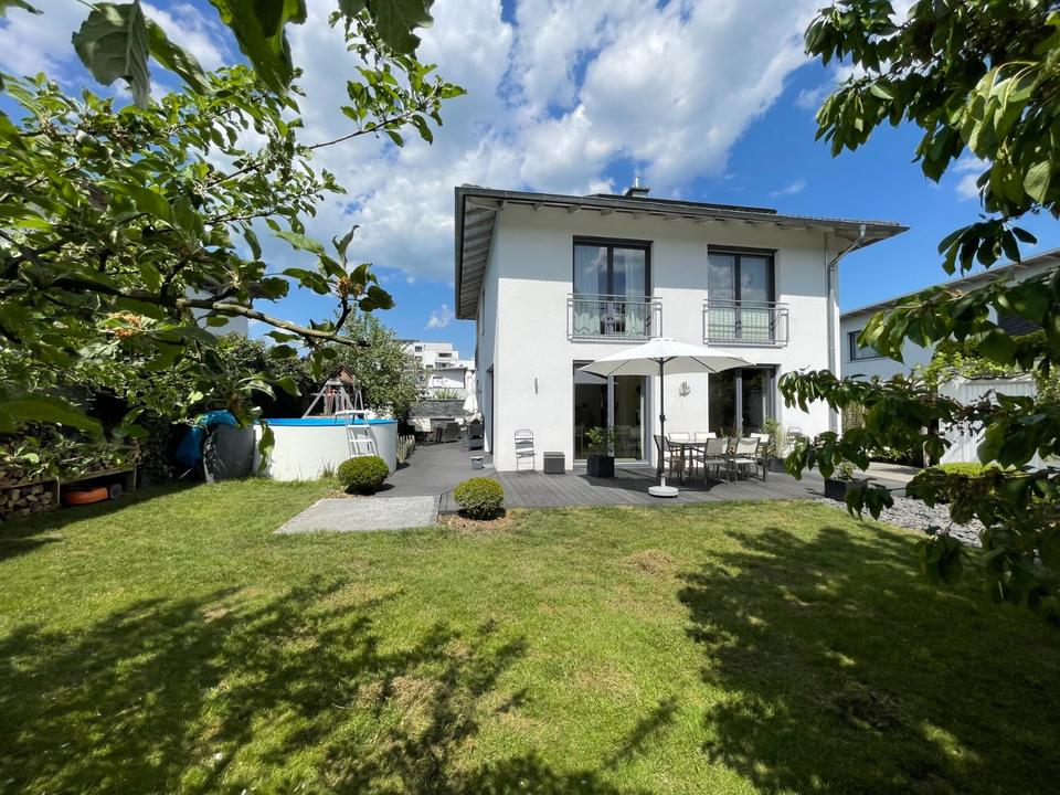 Thumbnail-Stadtvilla in Coburg Cortendorf mit Pool & PV Einliegerwohnung