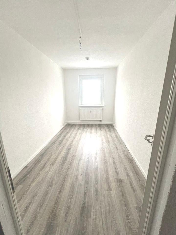 Thumbnail-Moderne 3-Zimmer-Wohnung mit Balkon in Borna