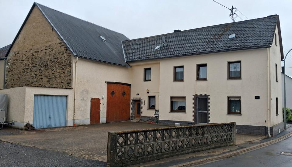 Thumbnail-Bauernhaus mit Hof, großer Scheune, Garage und Garten