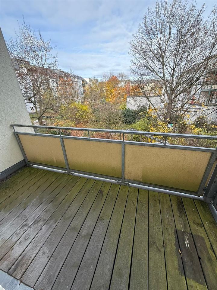 Thumbnail-Großzügige 2-Zimmer mit neuem Laminat, Dusche und Balkon in ruhiger Lage!