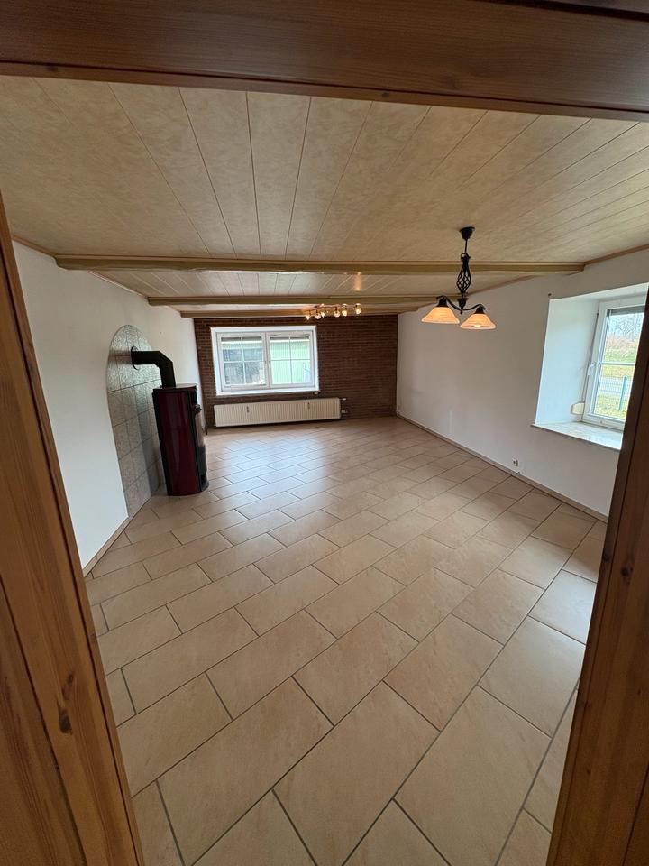 Thumbnail-Großzügige 3 Zimmer Wohnung im Grünen mit Terrasse