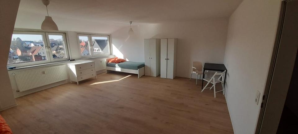 Thumbnail-Großzügige 3-Zimmer-Dachgeschosswohnung in Oldenburg