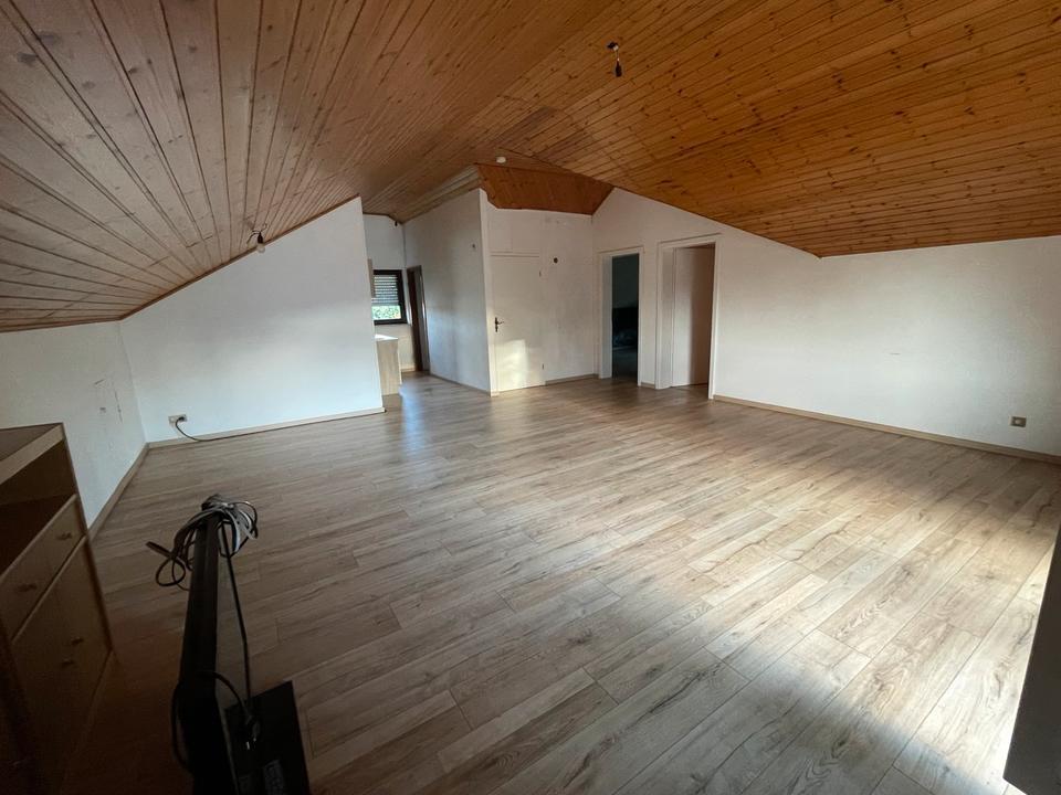 Thumbnail-Schöne und ruhige 3 Zimmer DG Wohnung in Neckarburken