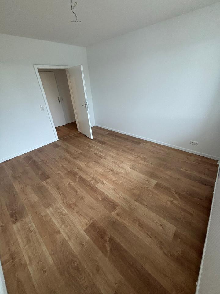 Thumbnail-Helle 3-Zimmer-Wohnung mit Balkon im 4. Stock in Laatzen