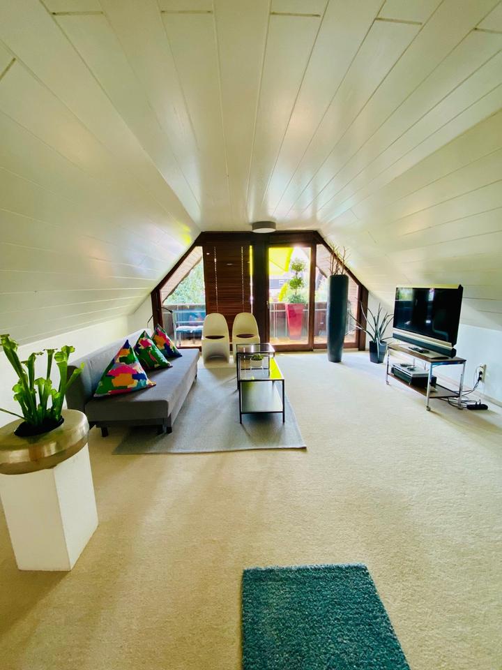 Thumbnail-Neu-Ulm: Großes Zimmer mit Balkonzugang – für Frau in 3er WG