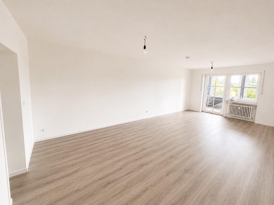 Thumbnail-Renovierte 2- Zimmerwohnung - 70qm mit Balkon - Erstbezug