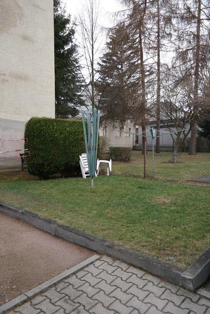 Thumbnail-Großzügige DG 2-Zimmer mit Laminat, EBK und Bad mit Dusche in ruhiger Lage! SP mgl.