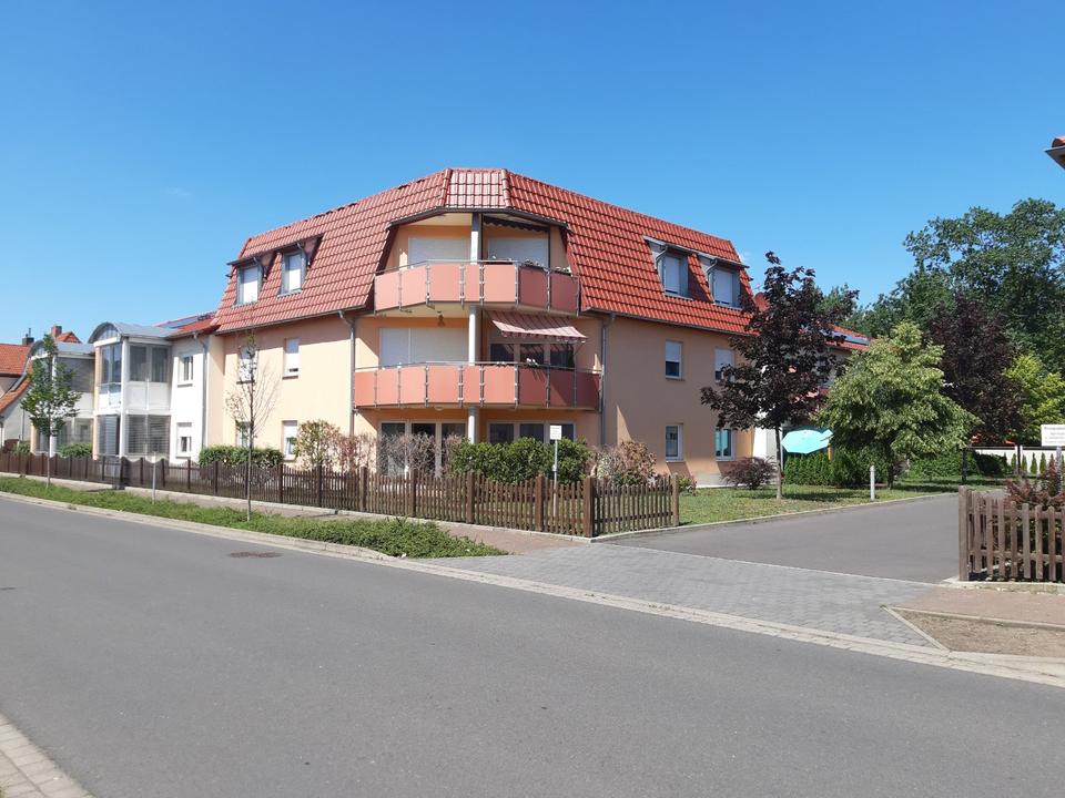 Thumbnail-* ruhig gelegene 2-Raum Wohnung im Dachgeschoss *