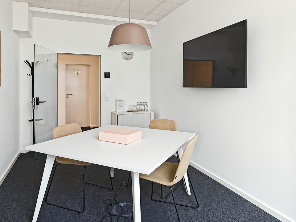 Thumbnail-Privater Büroraum für 4 Person in REGUS Röslerstraße