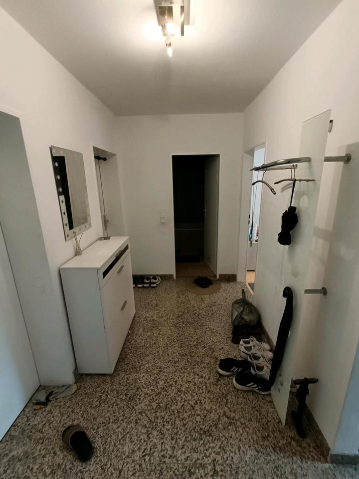 Thumbnail-Ein Zimmer in 3 zimmer WG frei