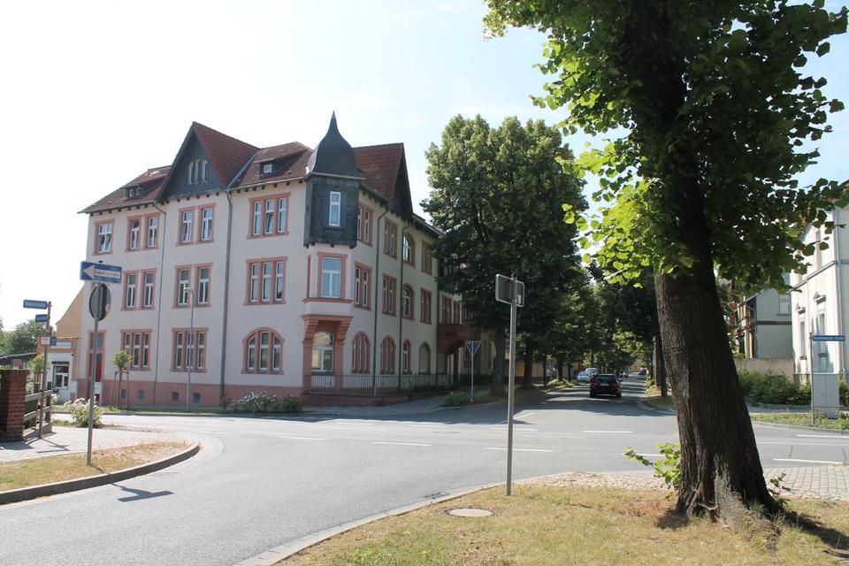 Thumbnail-Großzügige 3-Raum-Wohnung zur Eigenrenovierung