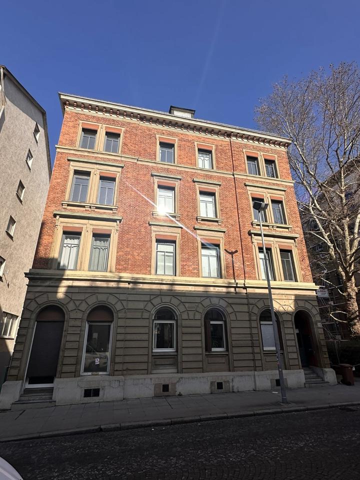 Thumbnail-Schön sanierte Altbauwohnung mit 4-Zimmern und Wintergarten